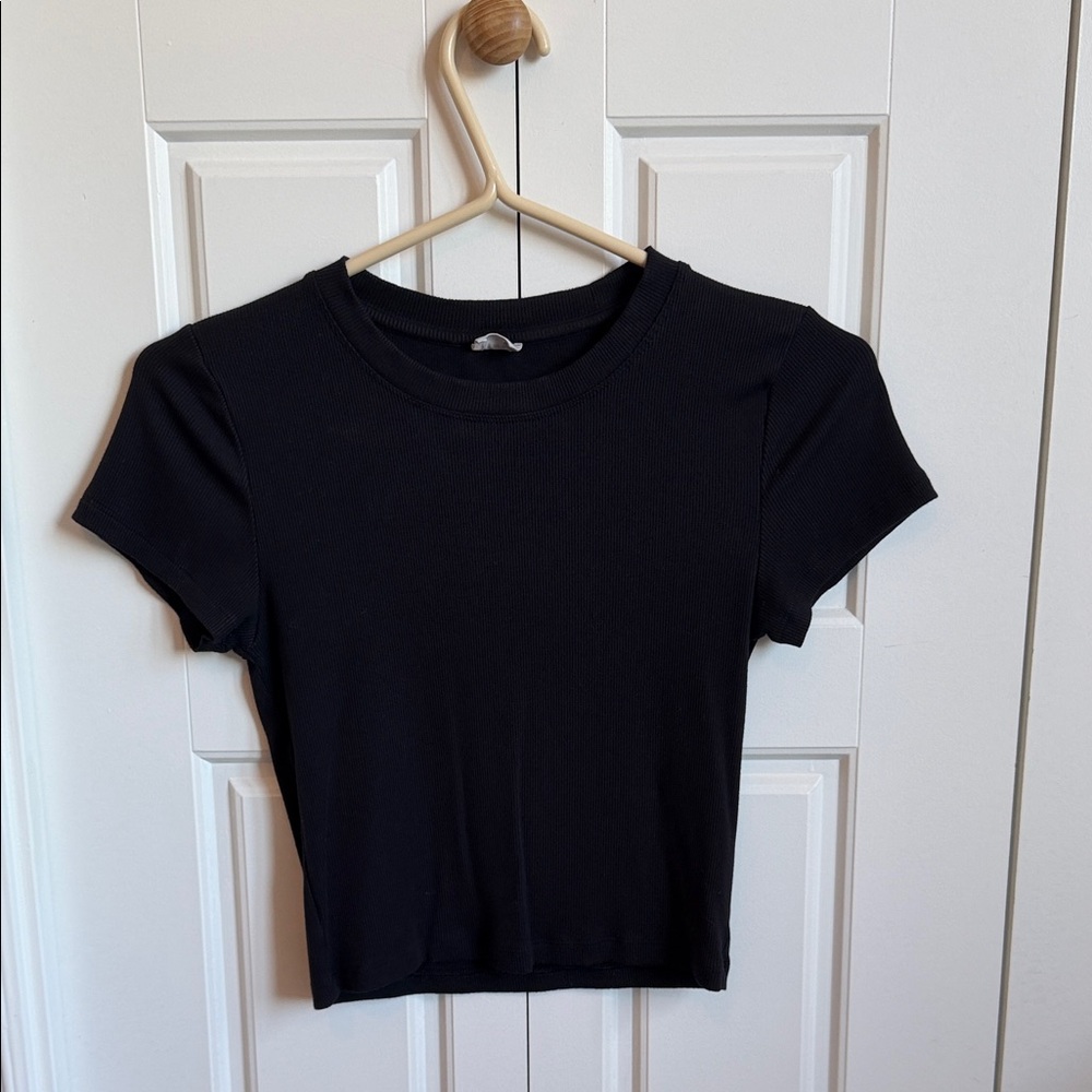 Aritzia Black Ribbed Crop Tee